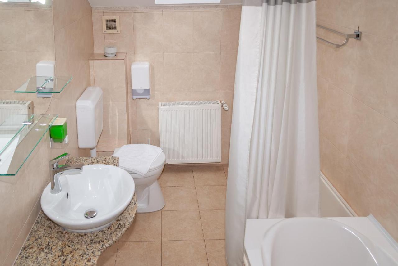 Prolex Turism Srl Hotell Bran  Exteriör bild